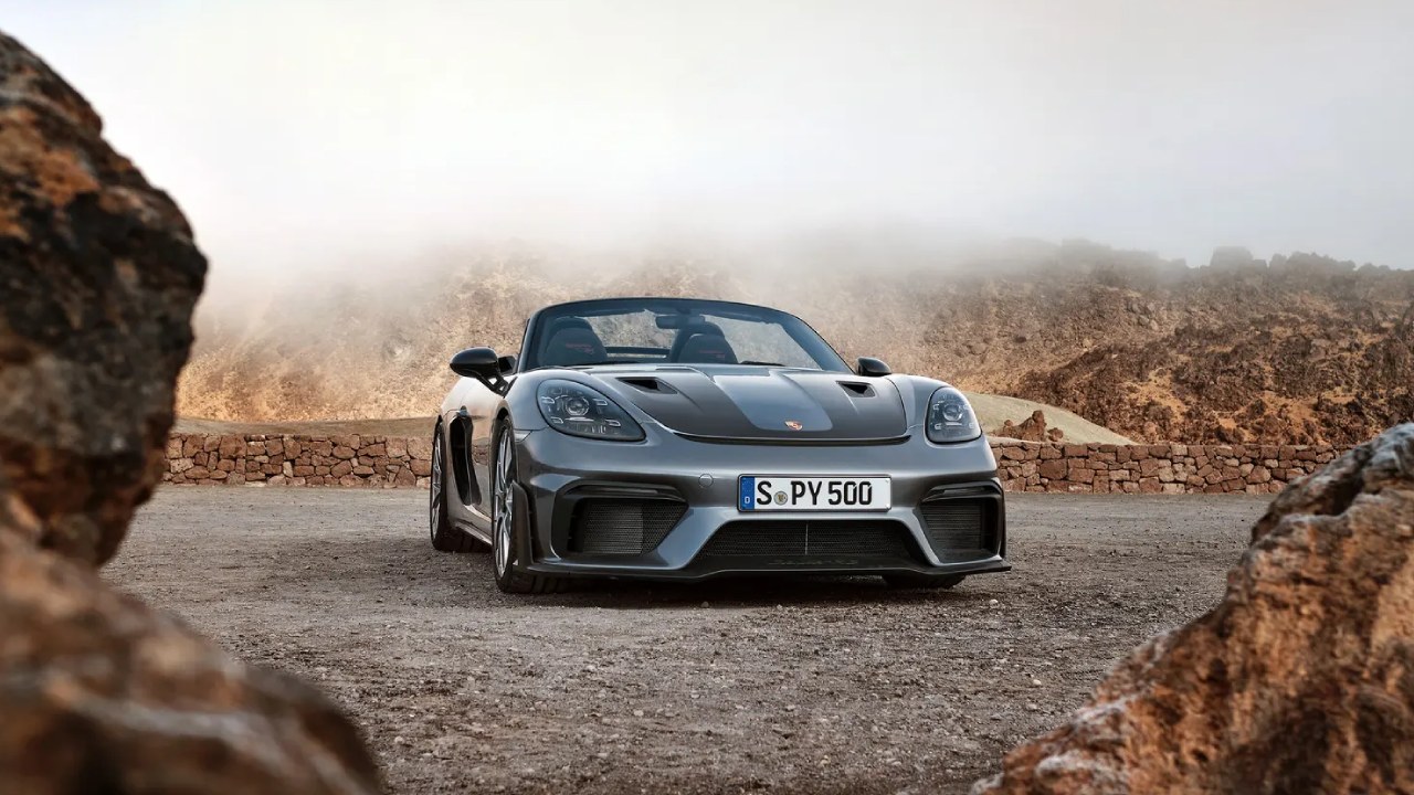 Prices and Specifications for Porsche 718 Spyder RS 2024 in UAE